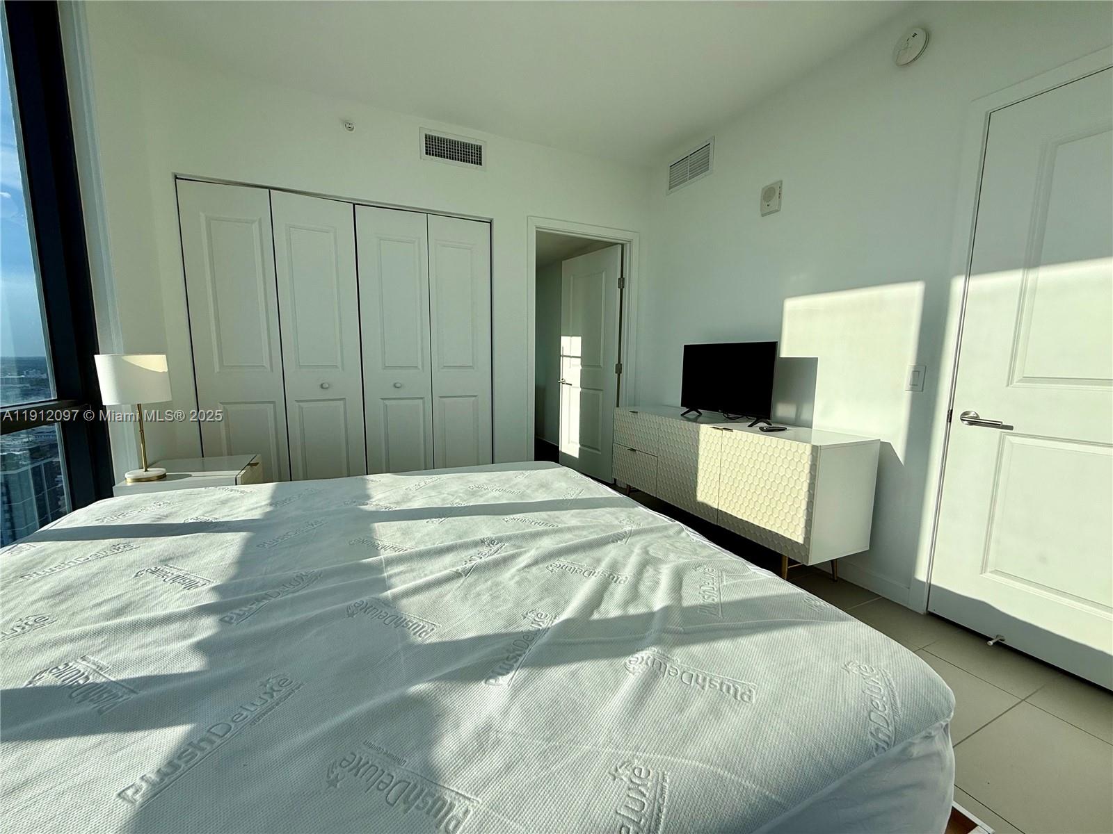 CANVAS CONDO - Residential Lease