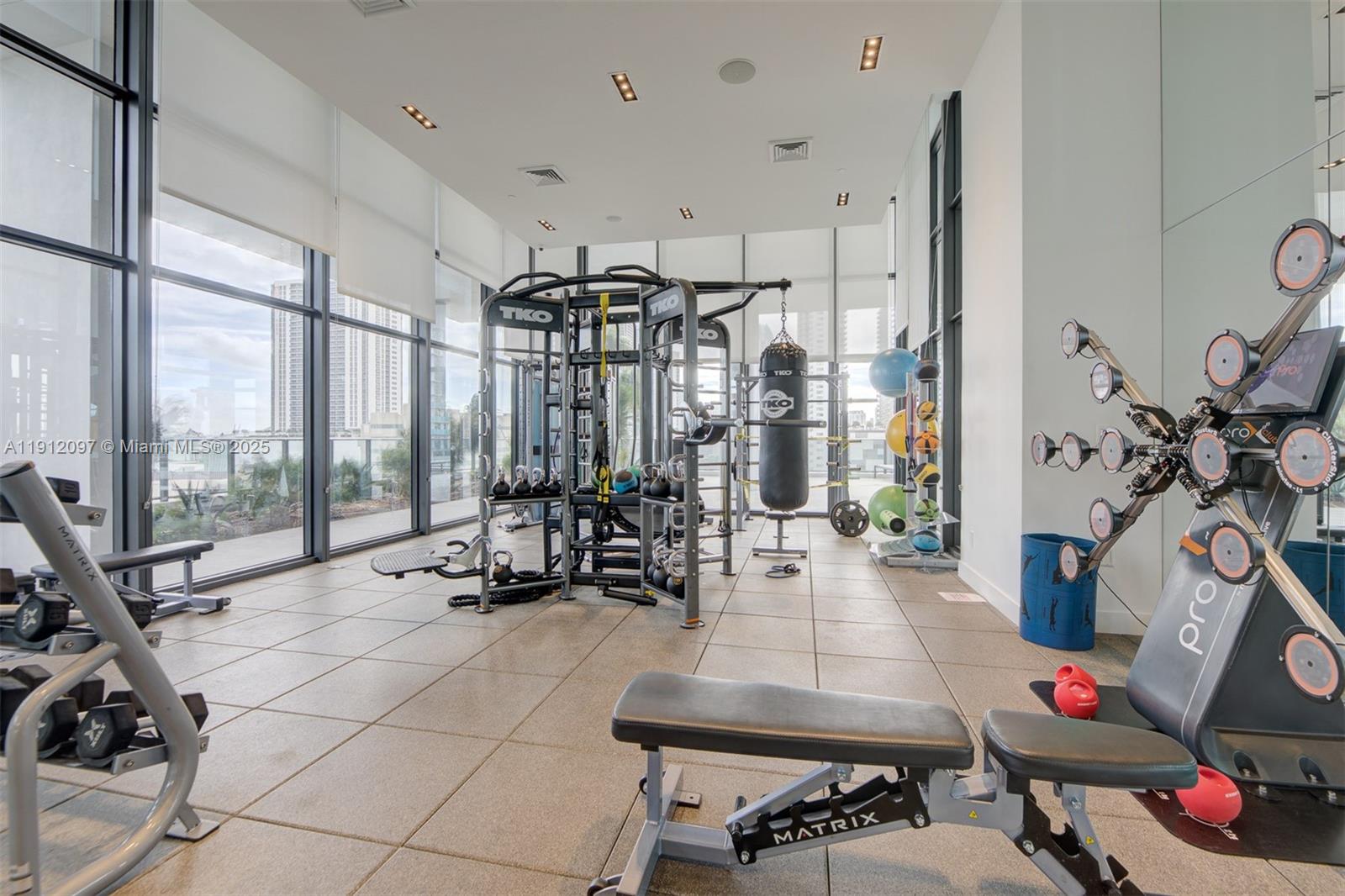 CANVAS CONDO - Residential Lease