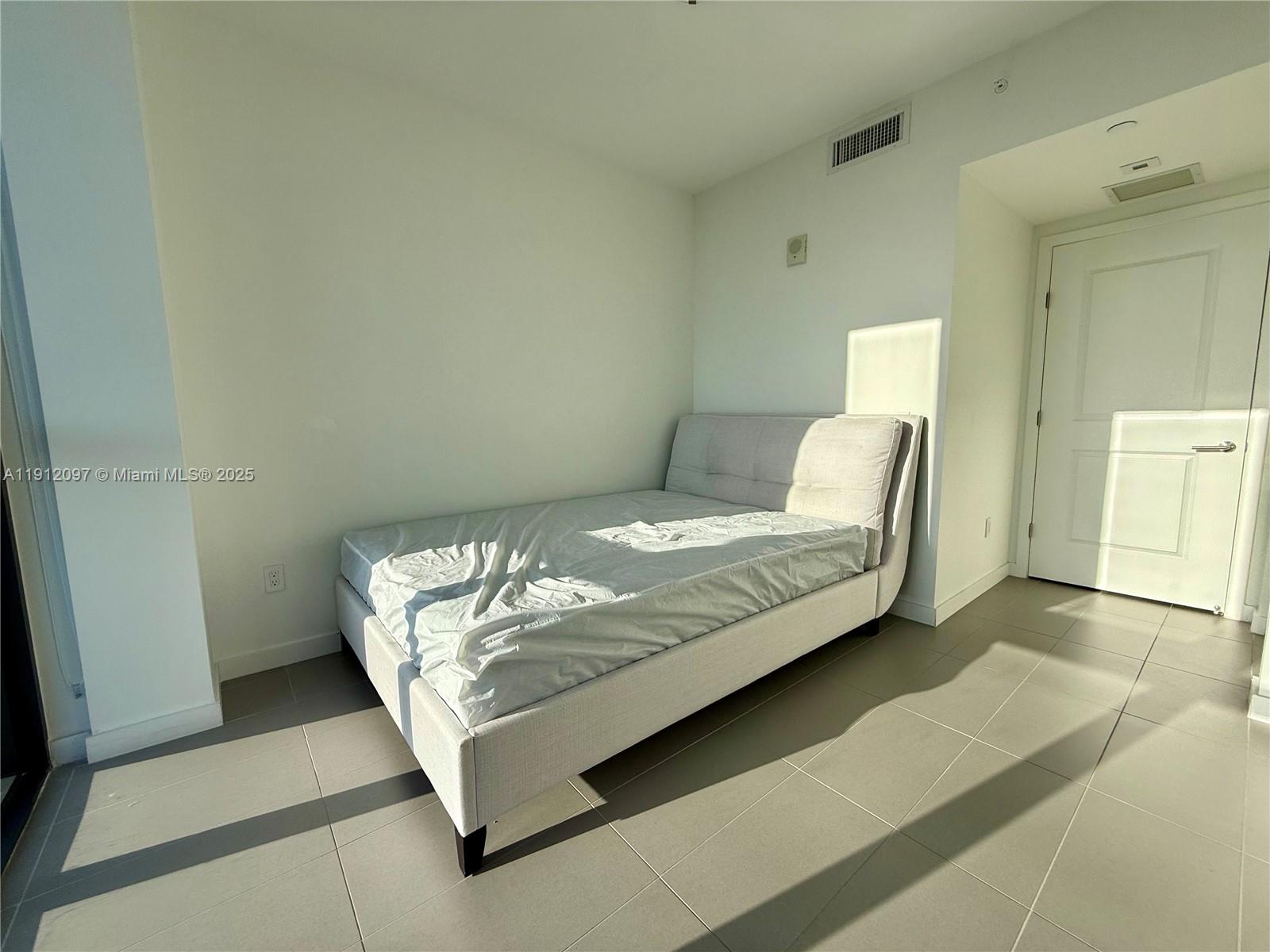 CANVAS CONDO - Residential Lease