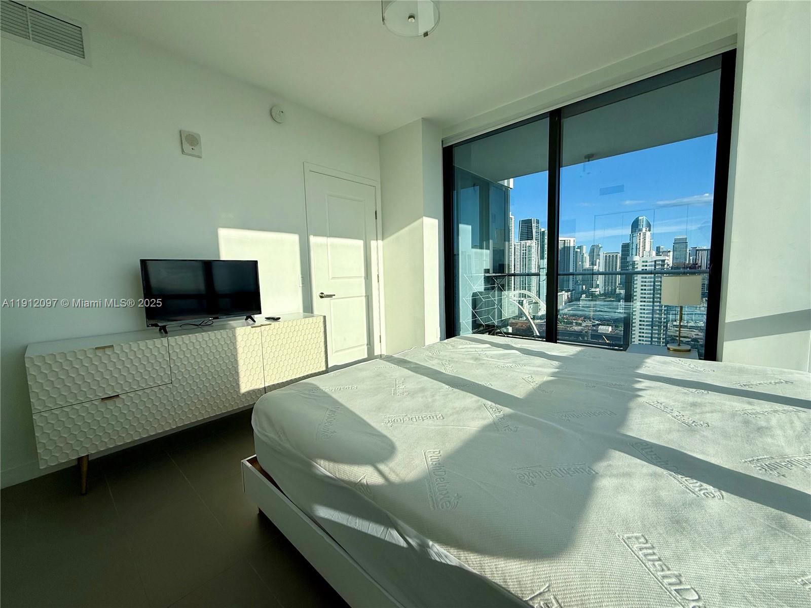 CANVAS CONDO - Residential Lease