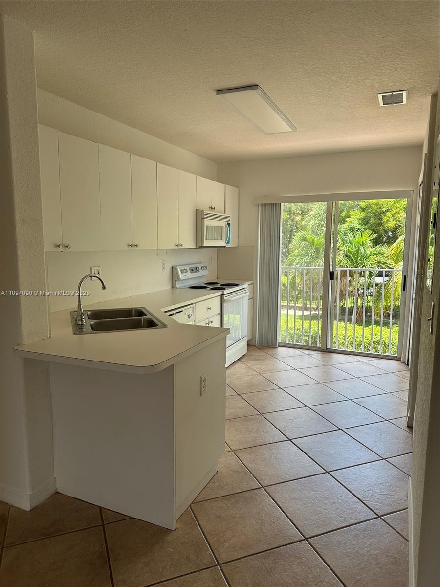 DORAL GRAND CONDO - Residential