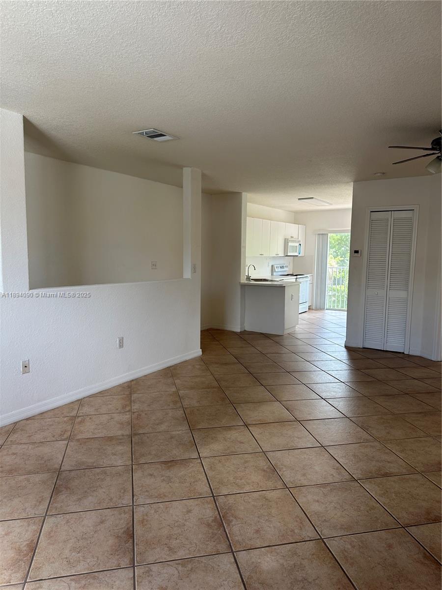 DORAL GRAND CONDO - Residential