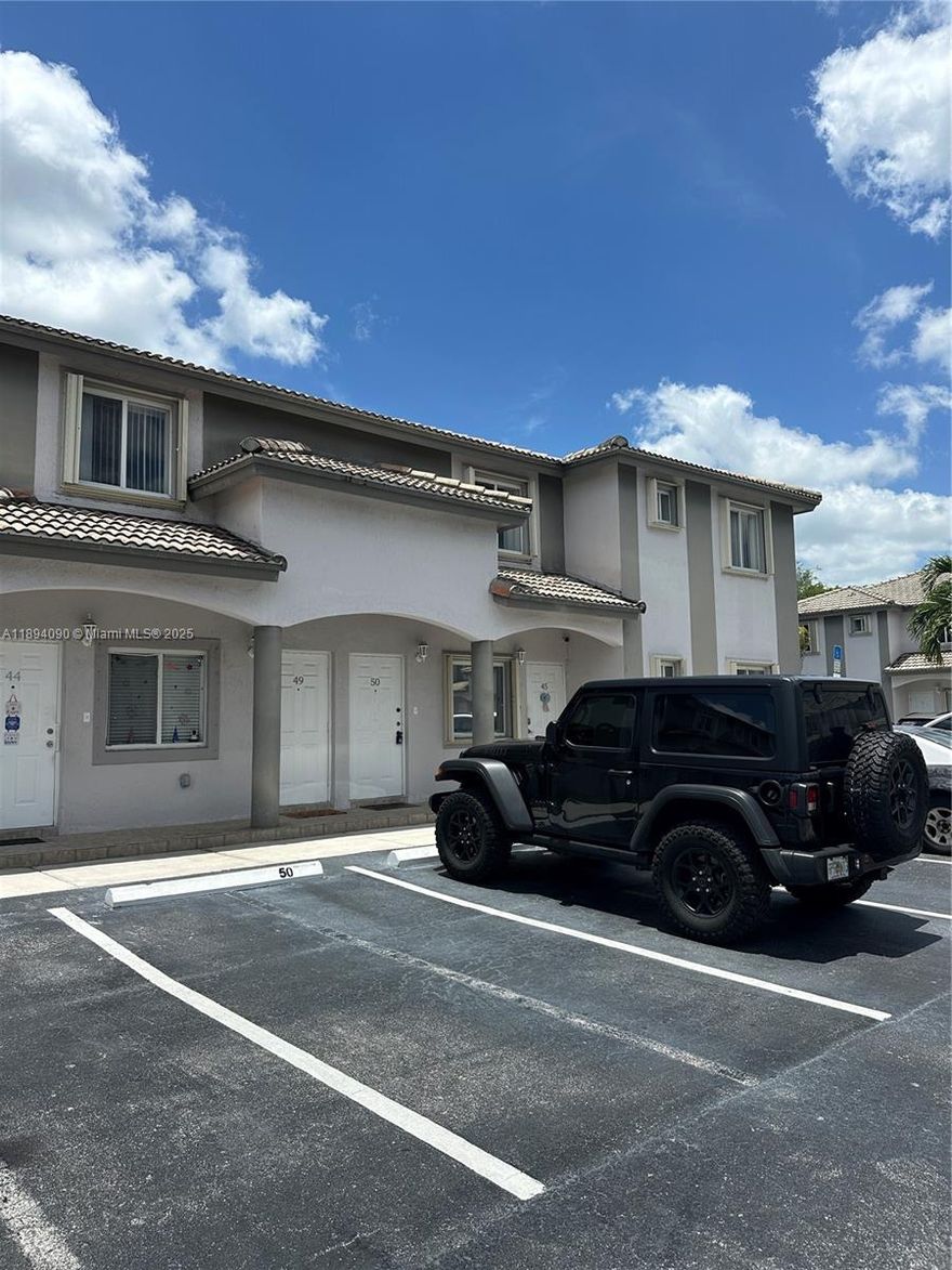Excellent location in Doral! Beautiful 3-bedroom, 2-bath villa with two parking spaces. Close to Publix, Sedano's, Aldi, and top-rated schools.
