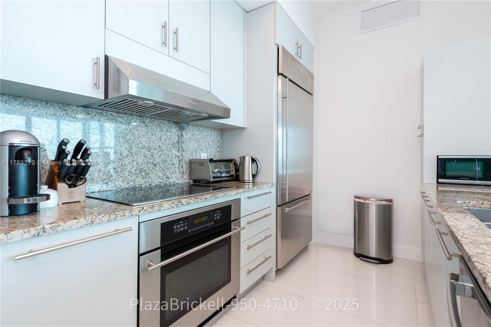 THE PLAZA 851 BRICKELL CO - Residential