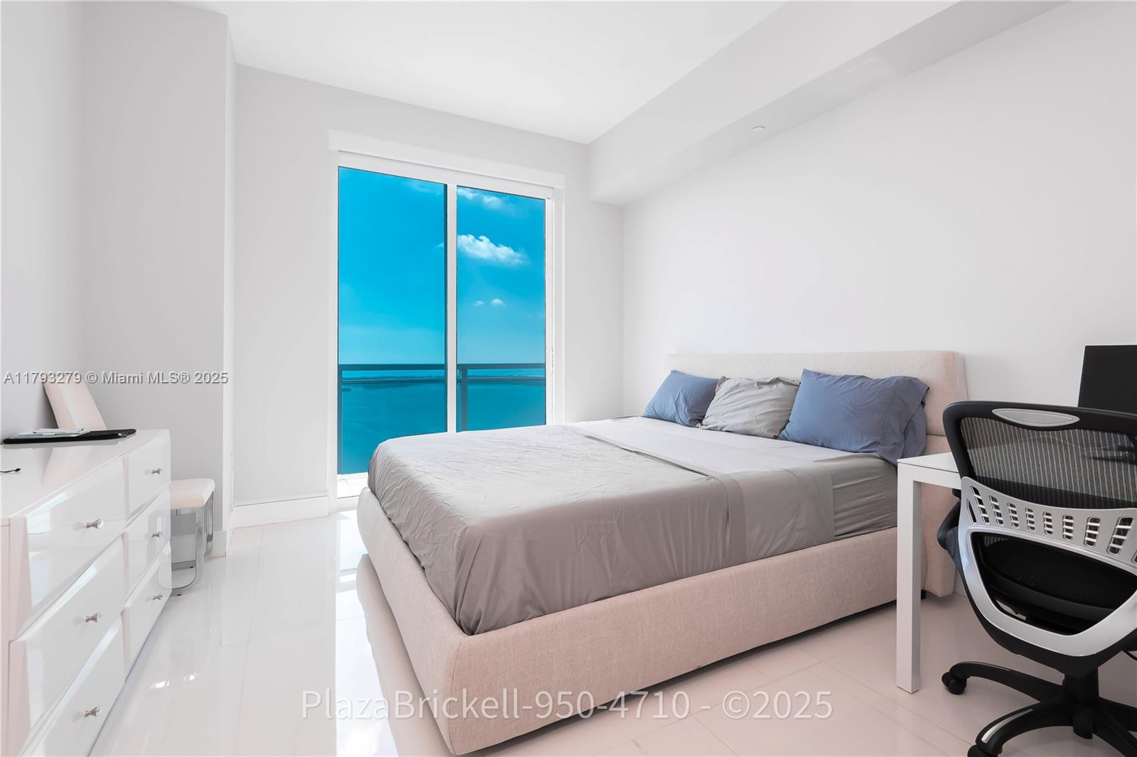 THE PLAZA 851 BRICKELL CO - Residential