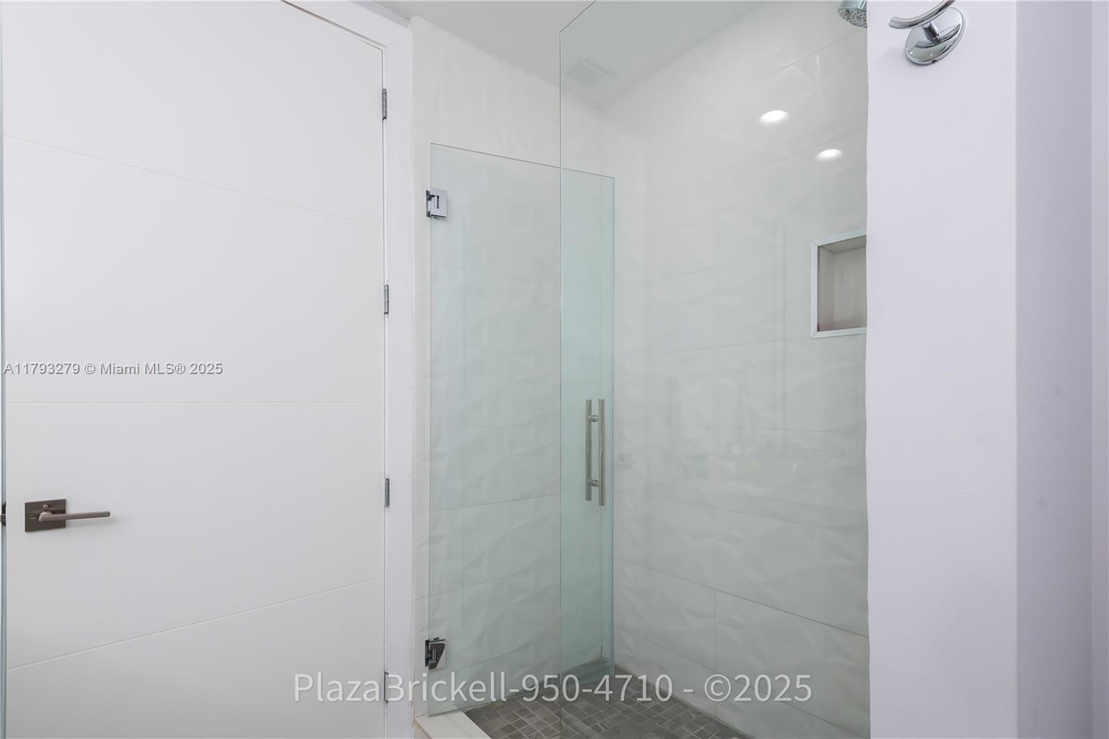 THE PLAZA 851 BRICKELL CO - Residential