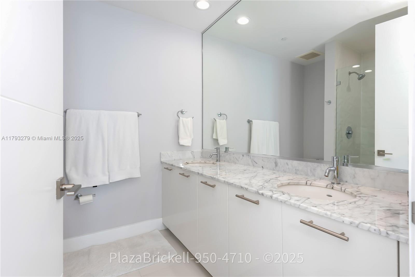 THE PLAZA 851 BRICKELL CO - Residential