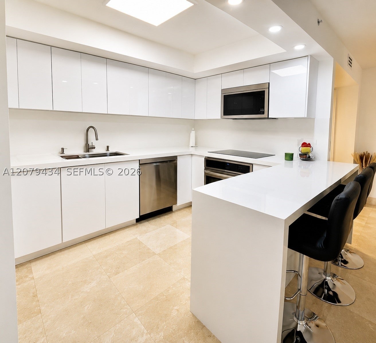 101 Sidonia Ave 205