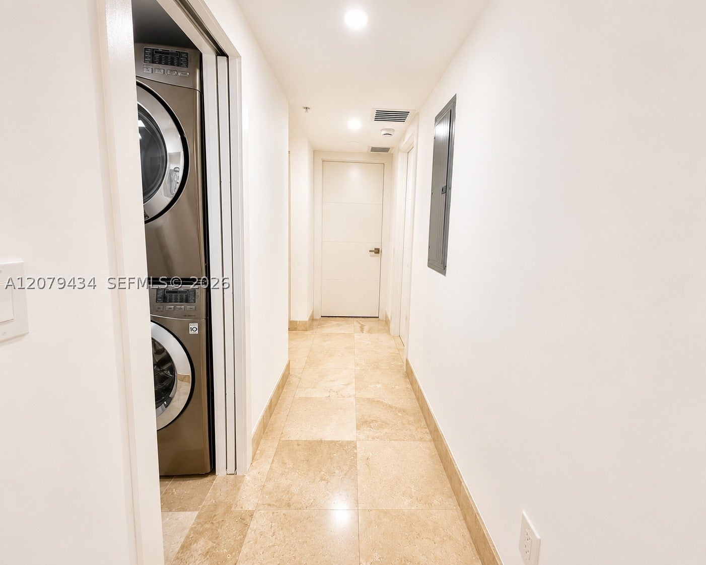 101 Sidonia Ave 205