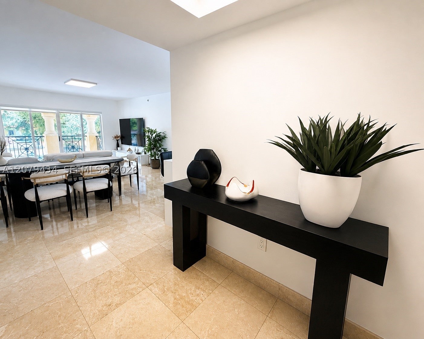 101 Sidonia Ave 205