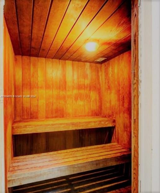 AQUASOL CONDO - Residential Lease