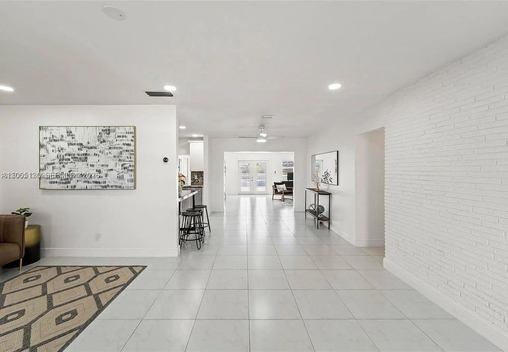 Photo of 2219 N 35th Ave, Hollywood, FL 33021 (MLS # A12005130)