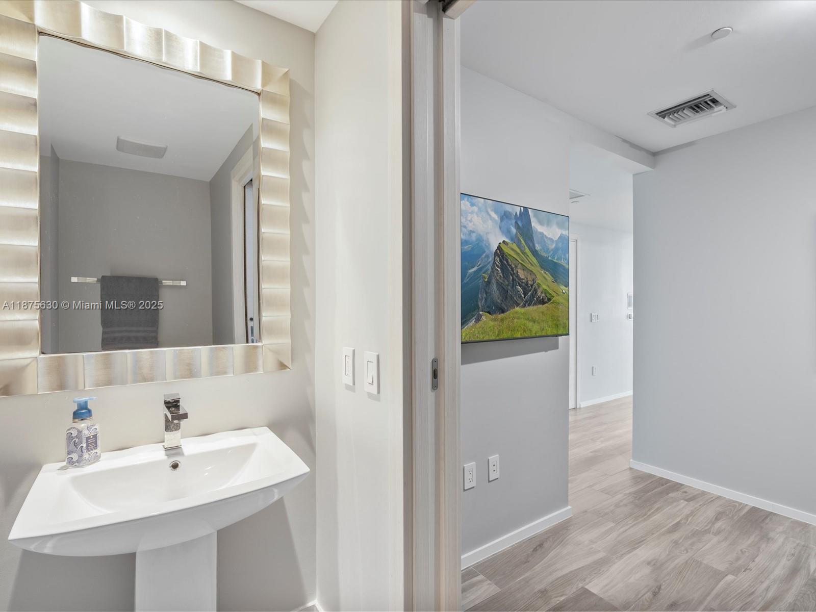 801 SMA RESIDENCES CONDO - Residential