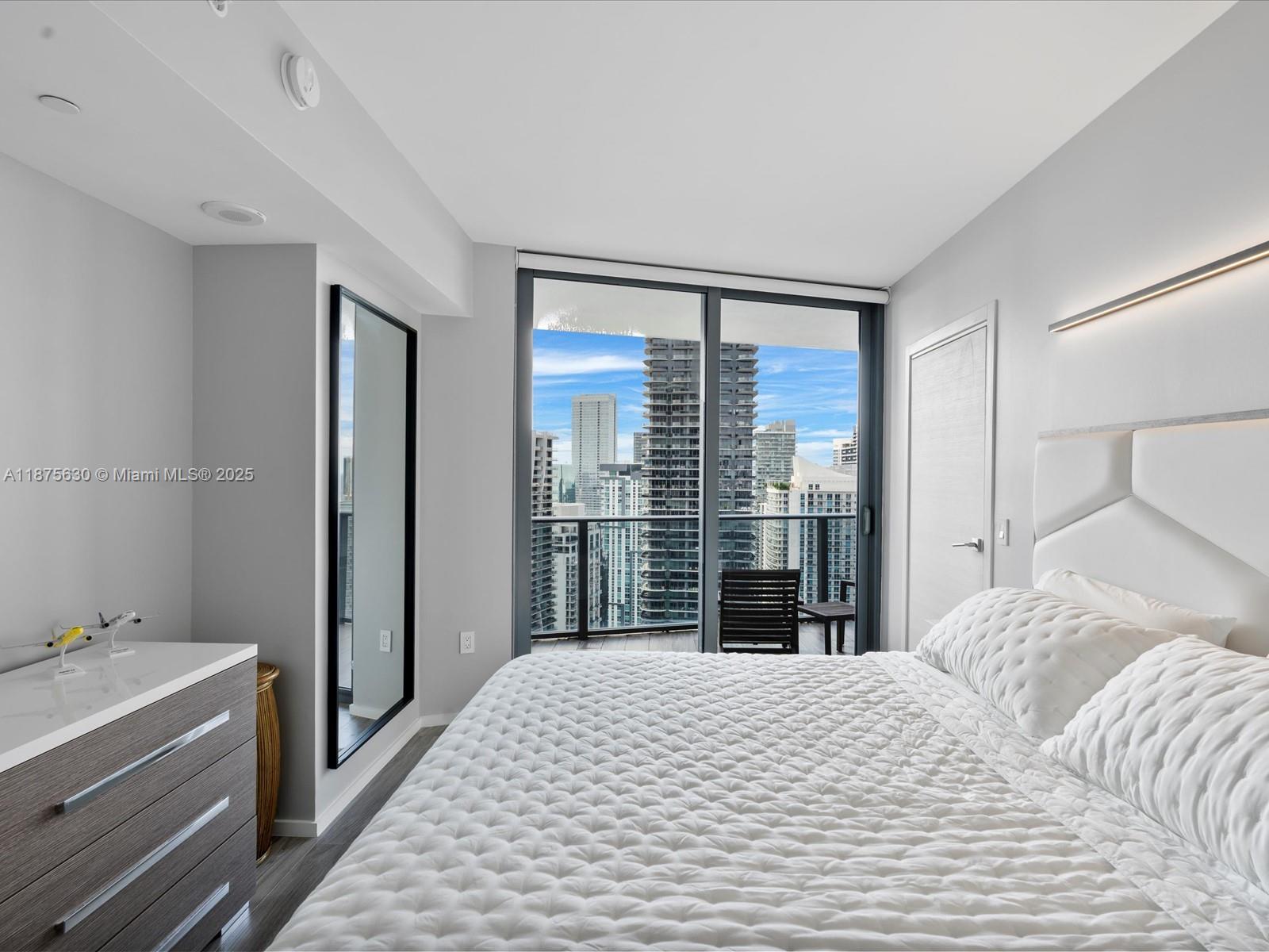 801 SMA RESIDENCES CONDO - Residential