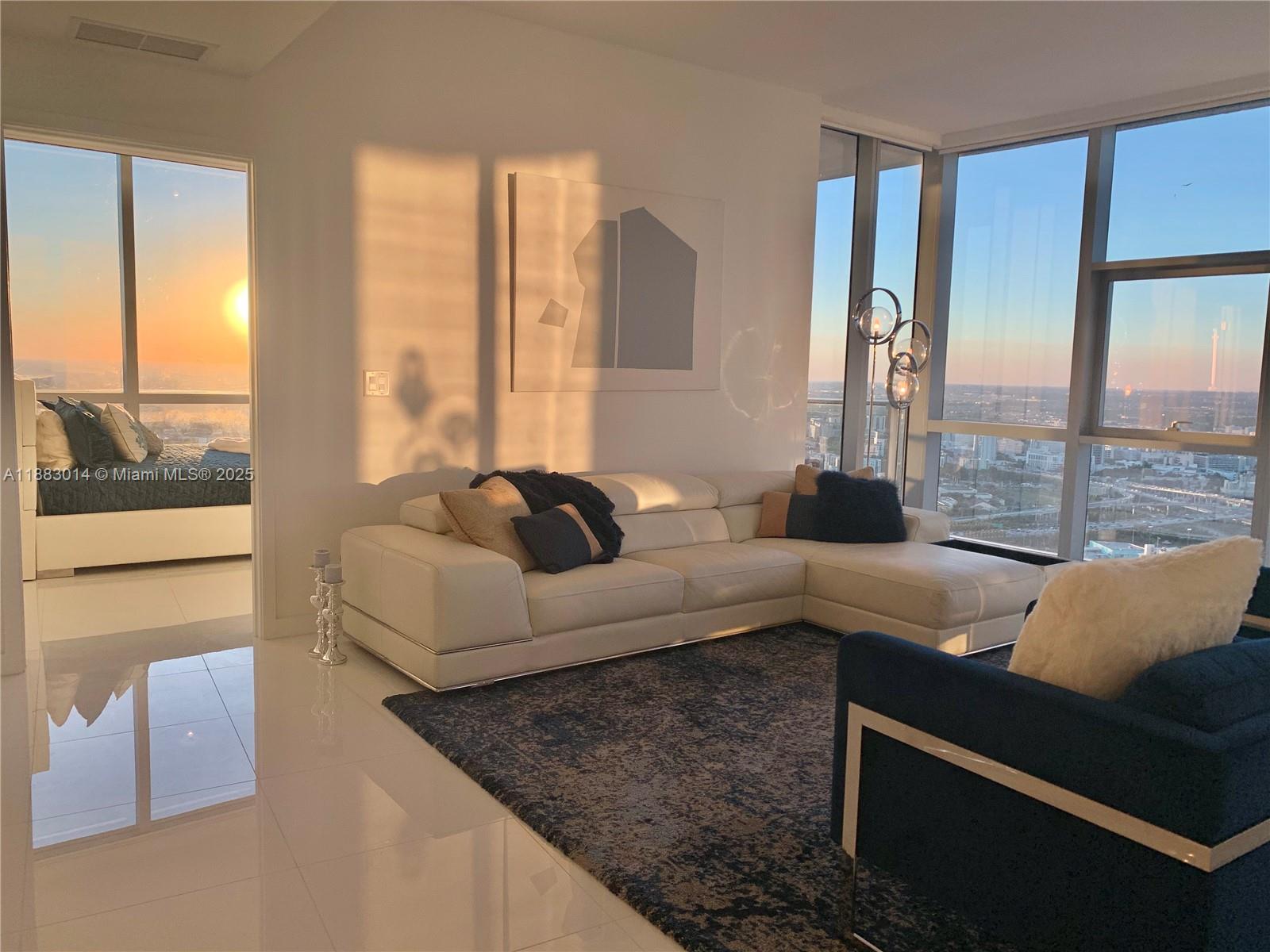 851 NE 1st Avenue 4902