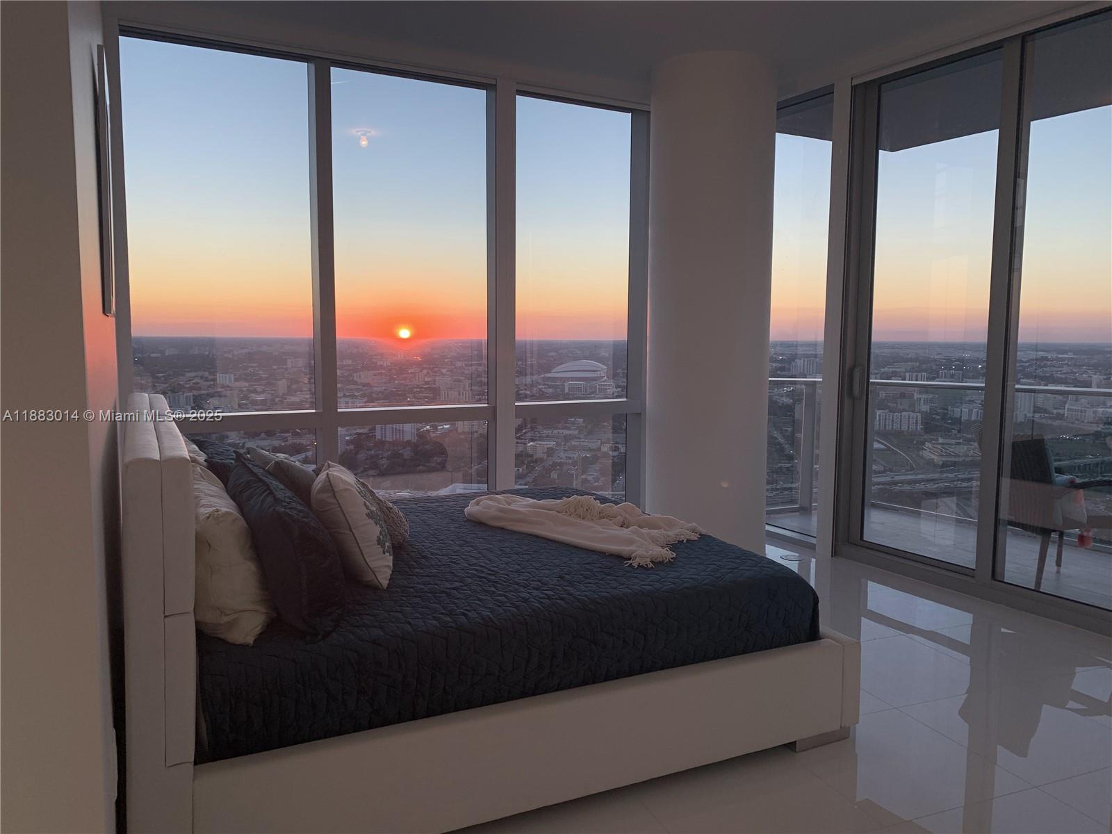 851 NE 1st Avenue 4902