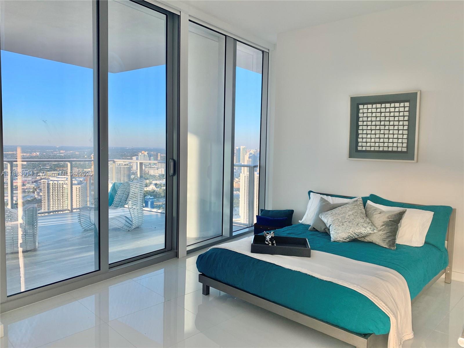 851 NE 1st Avenue 4902