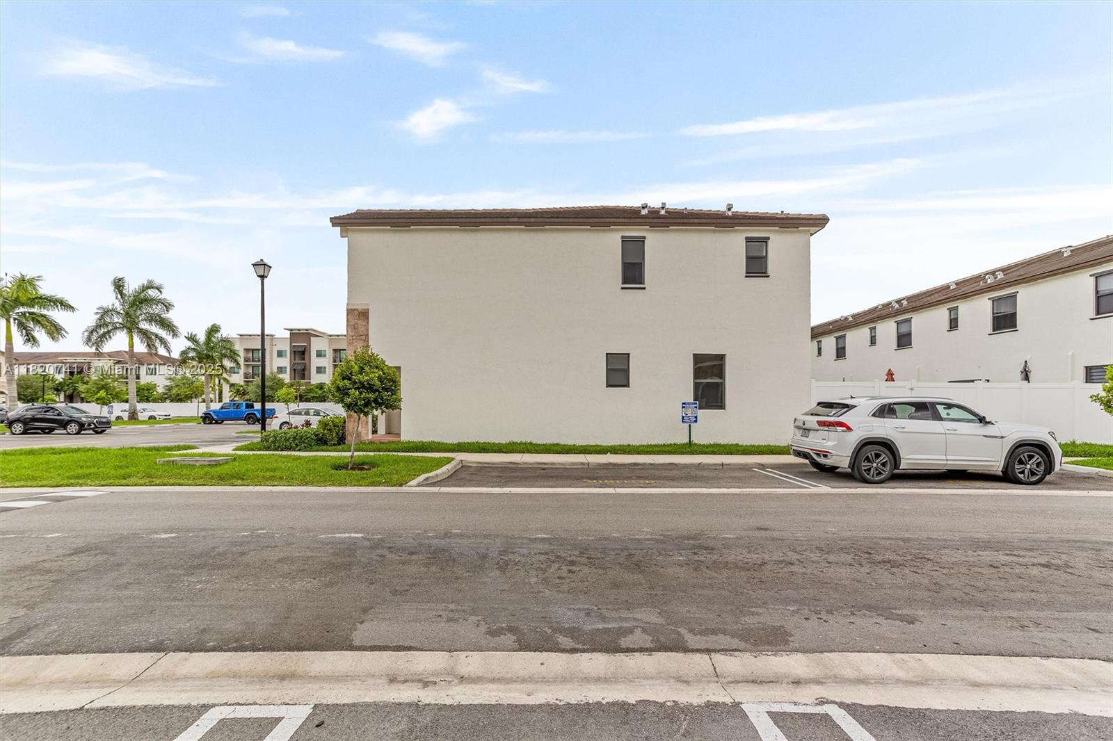 AQUABELLA NORTH - Residential