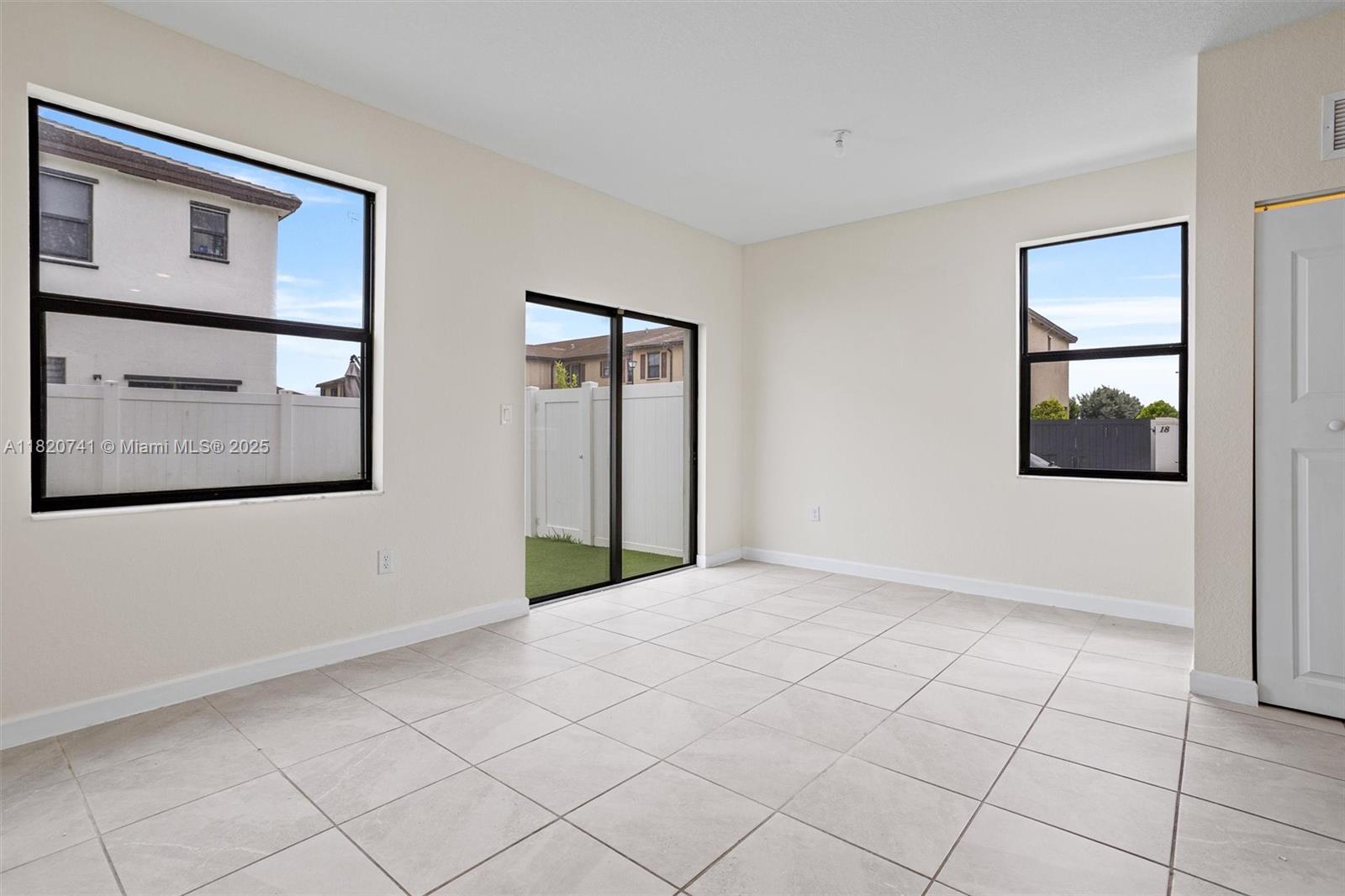 AQUABELLA NORTH - Residential