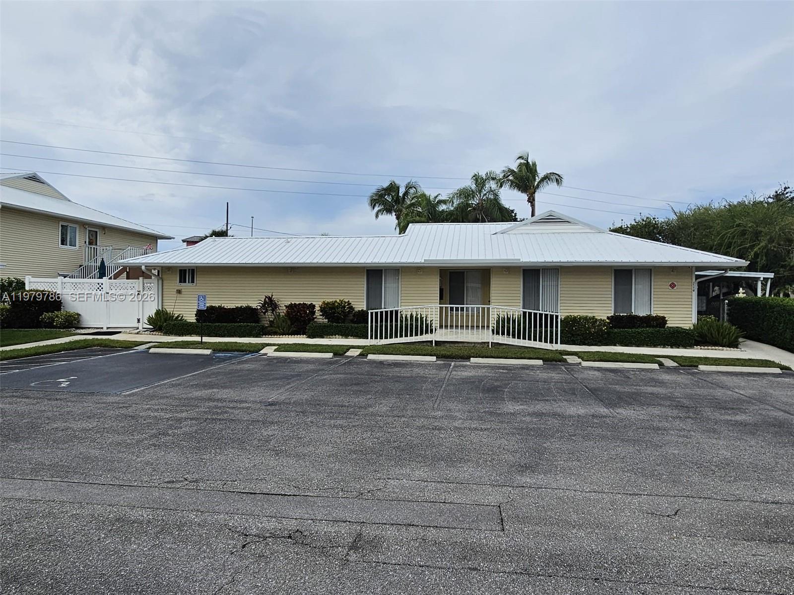 THE FOUNTAINS OF ST LUCIE - Residential Lease