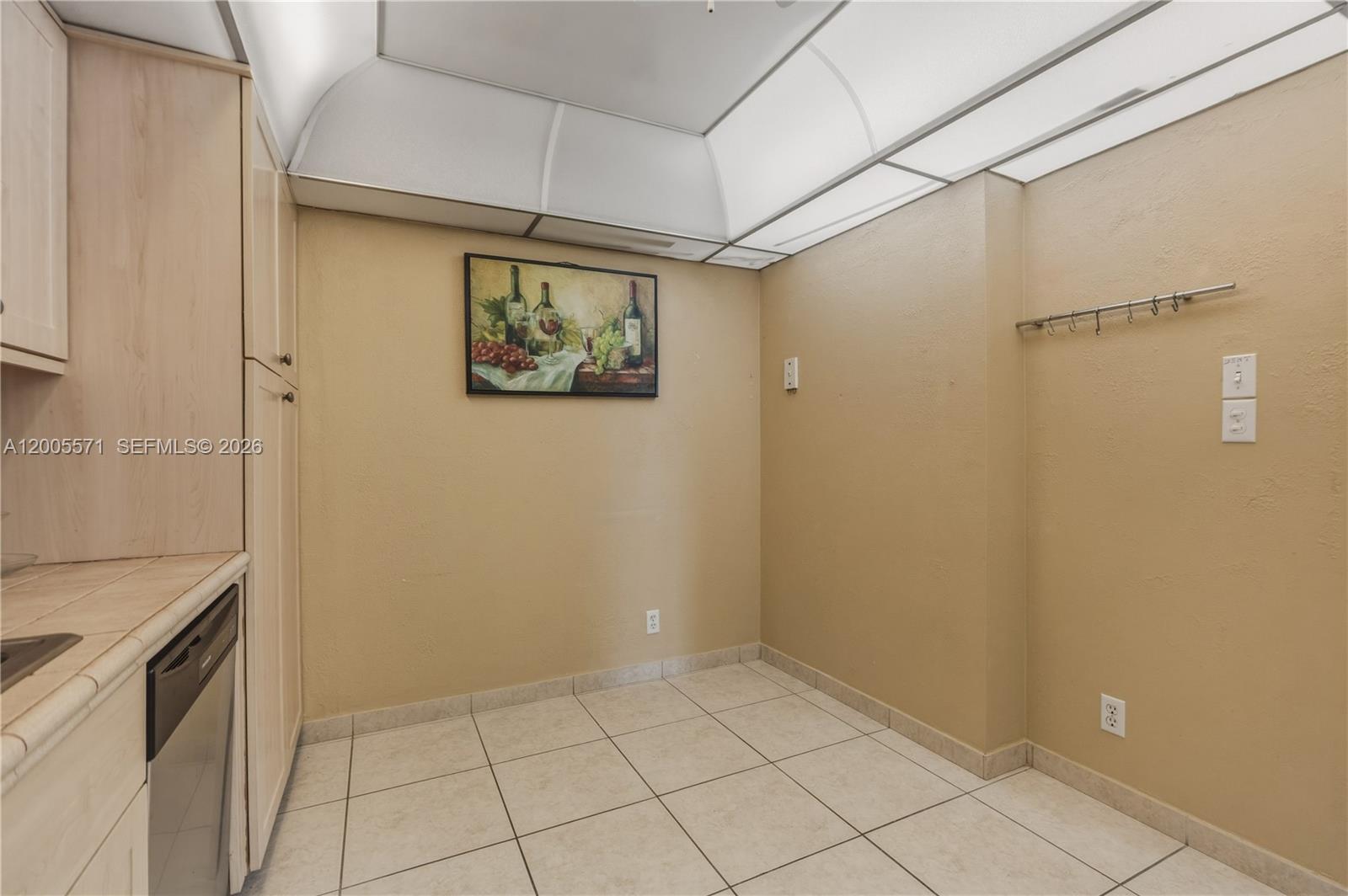 ALLINGTON TOWERS CONDO - Residential Lease