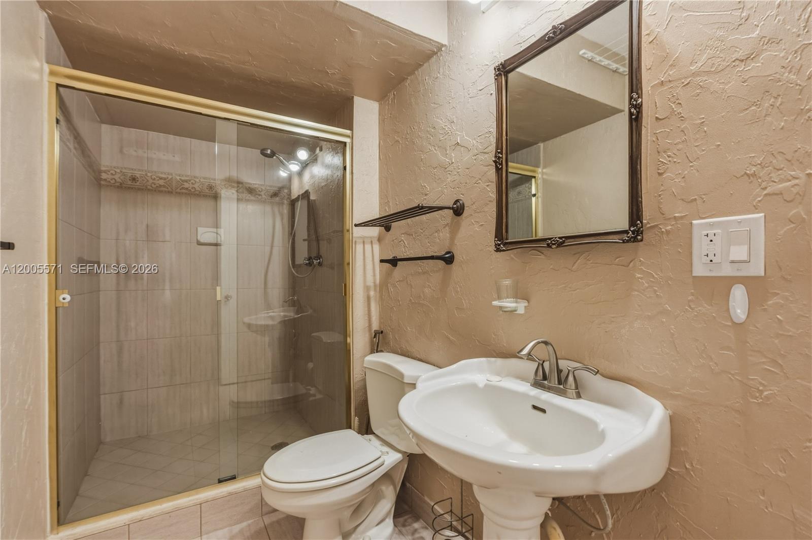 ALLINGTON TOWERS CONDO - Residential Lease
