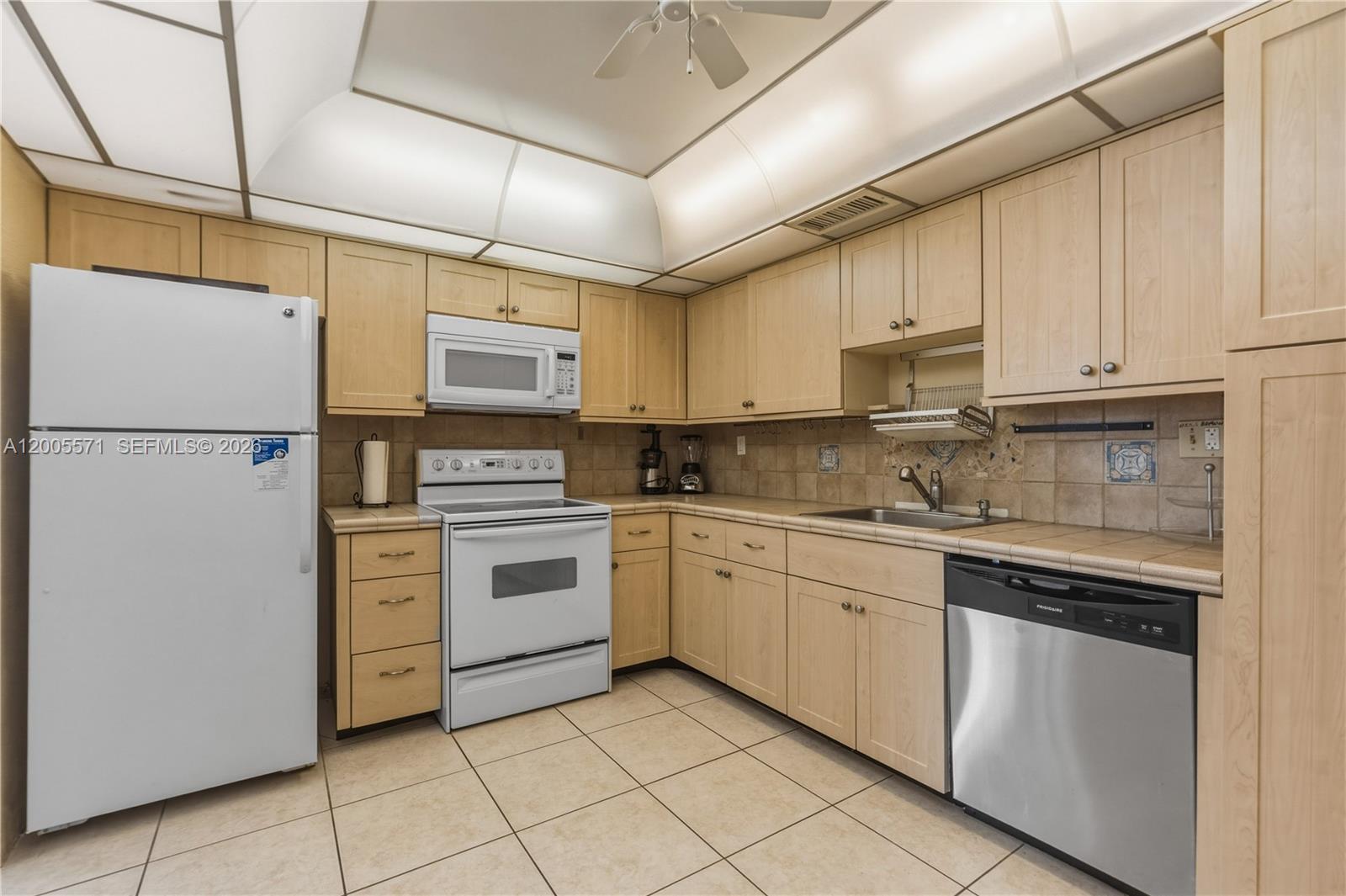 ALLINGTON TOWERS CONDO - Residential Lease