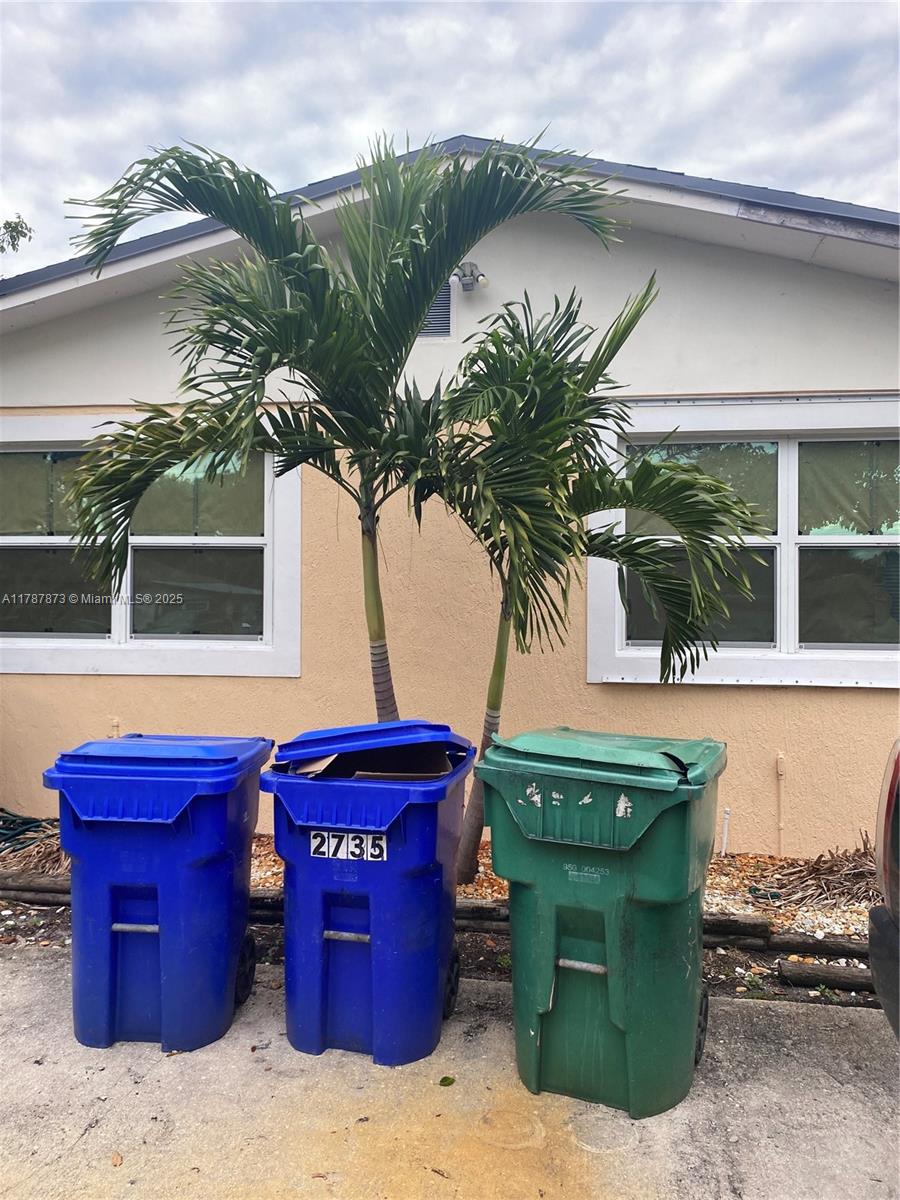 2735 NW 6th Ct