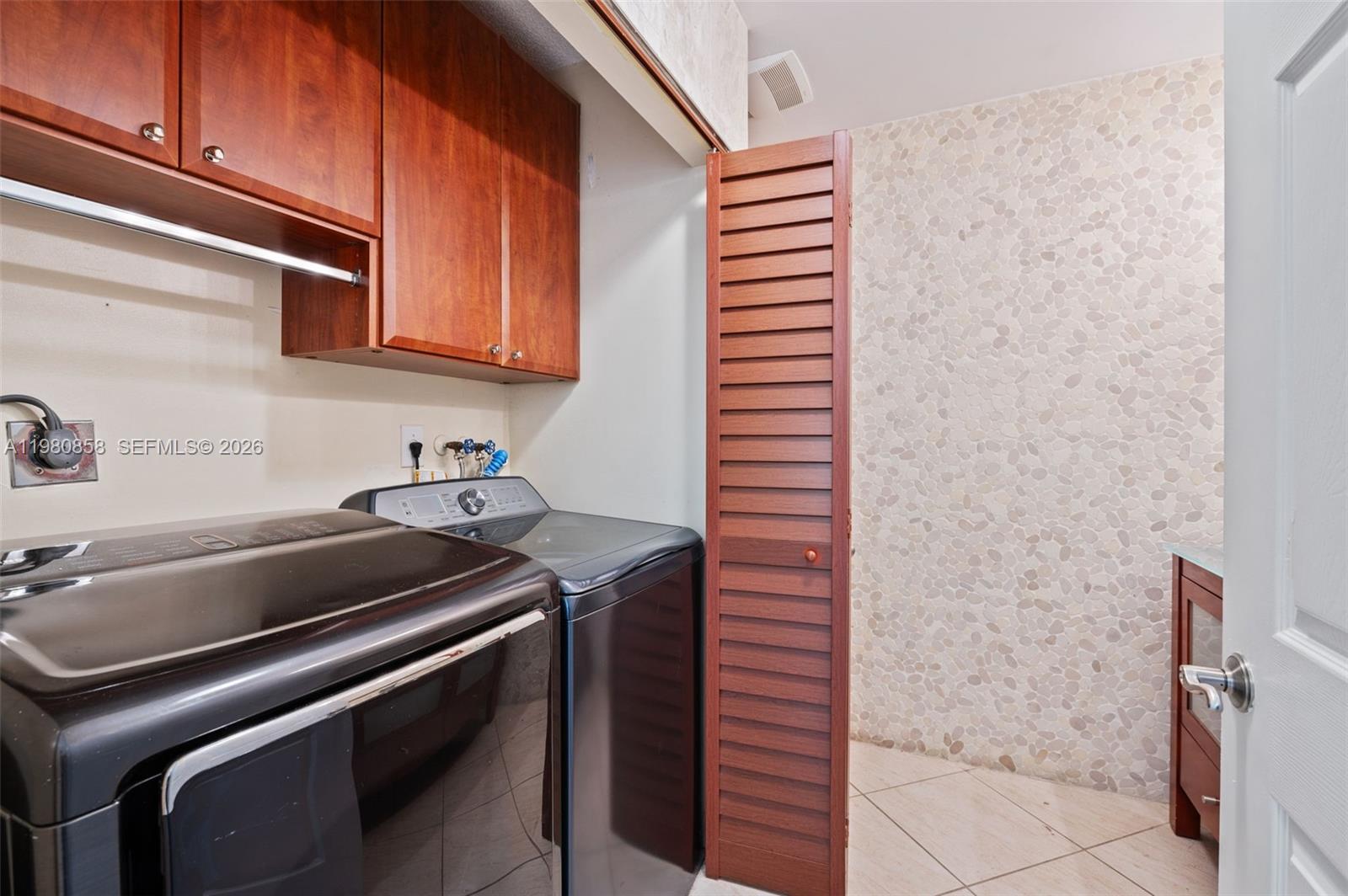 DORAL GREENS - Residential