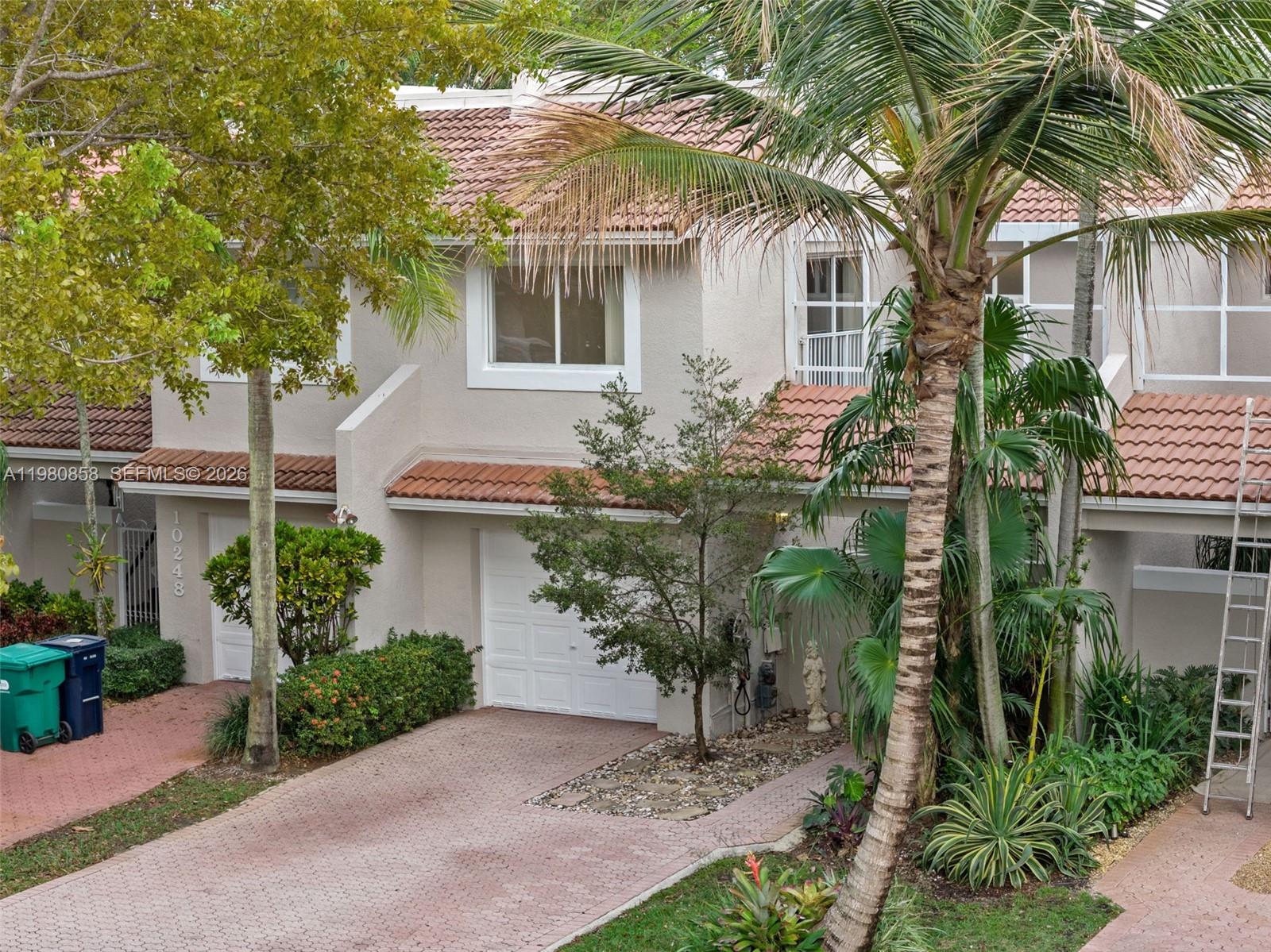 DORAL GREENS - Residential