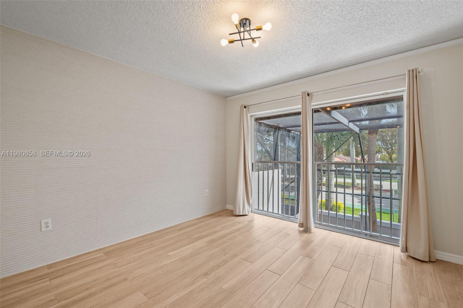 DORAL GREENS - Residential