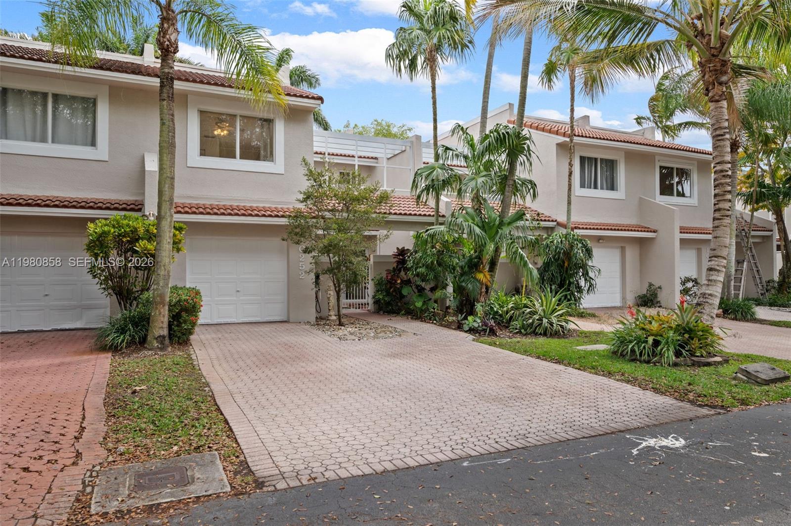 DORAL GREENS - Residential