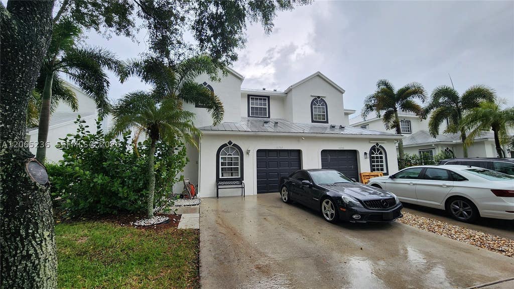 Photo of 10702 Pelican Dr, Wellington, FL 33414 (MLS # A12065236)