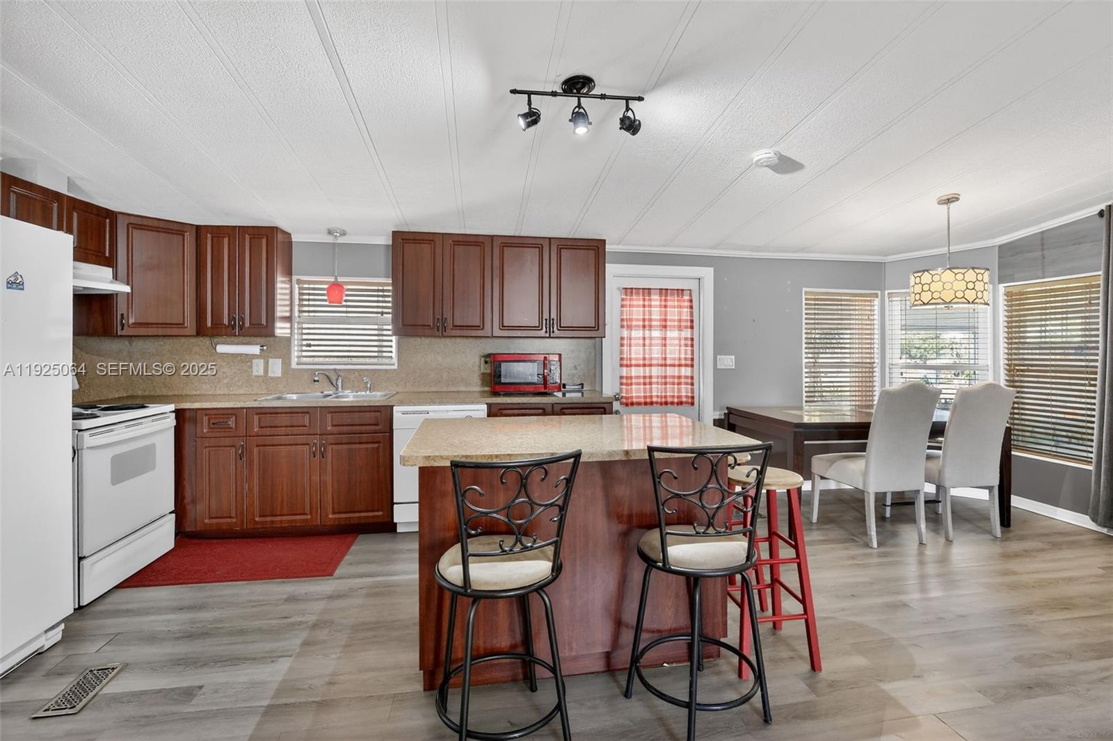 RAVENSWOOD NORTH - Residential