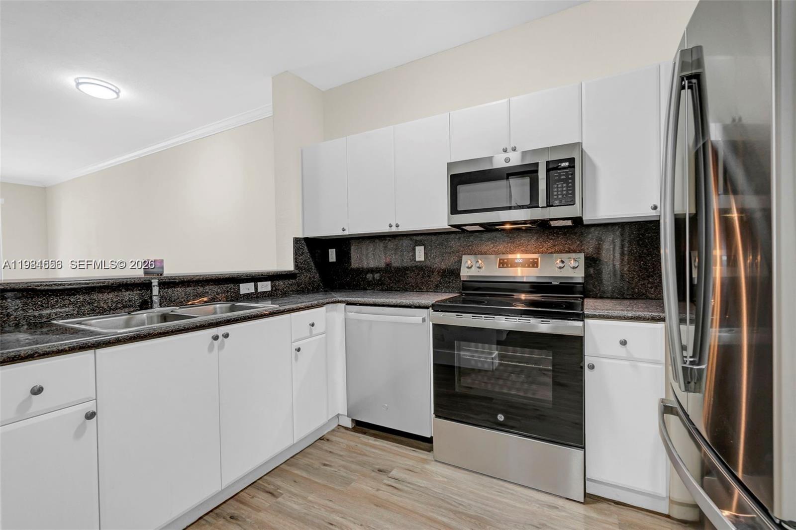 SHOMA HOMES AT COUNTRY CL - Residential Lease