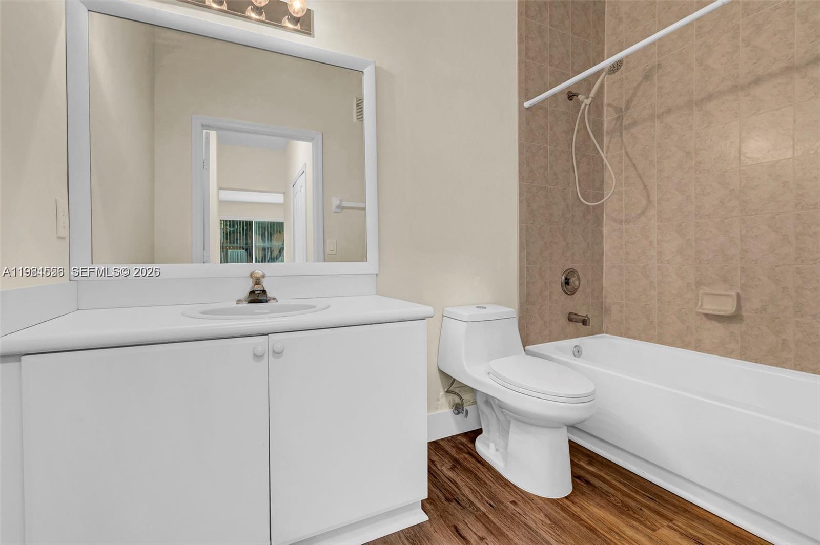 SHOMA HOMES AT COUNTRY CL - Residential Lease