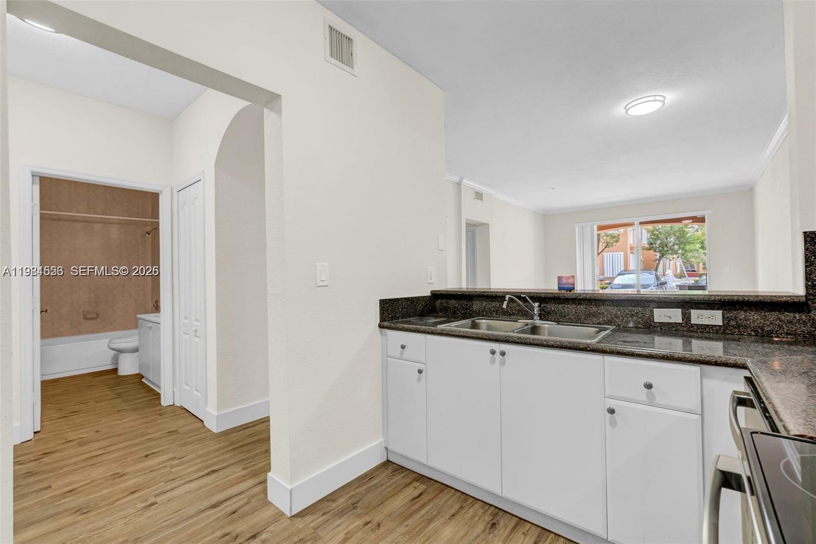 SHOMA HOMES AT COUNTRY CL - Residential Lease