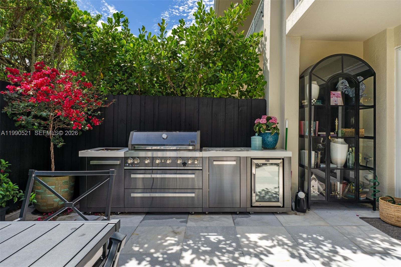 THE TOWNHOMES OF QUAYSIDE - Residential