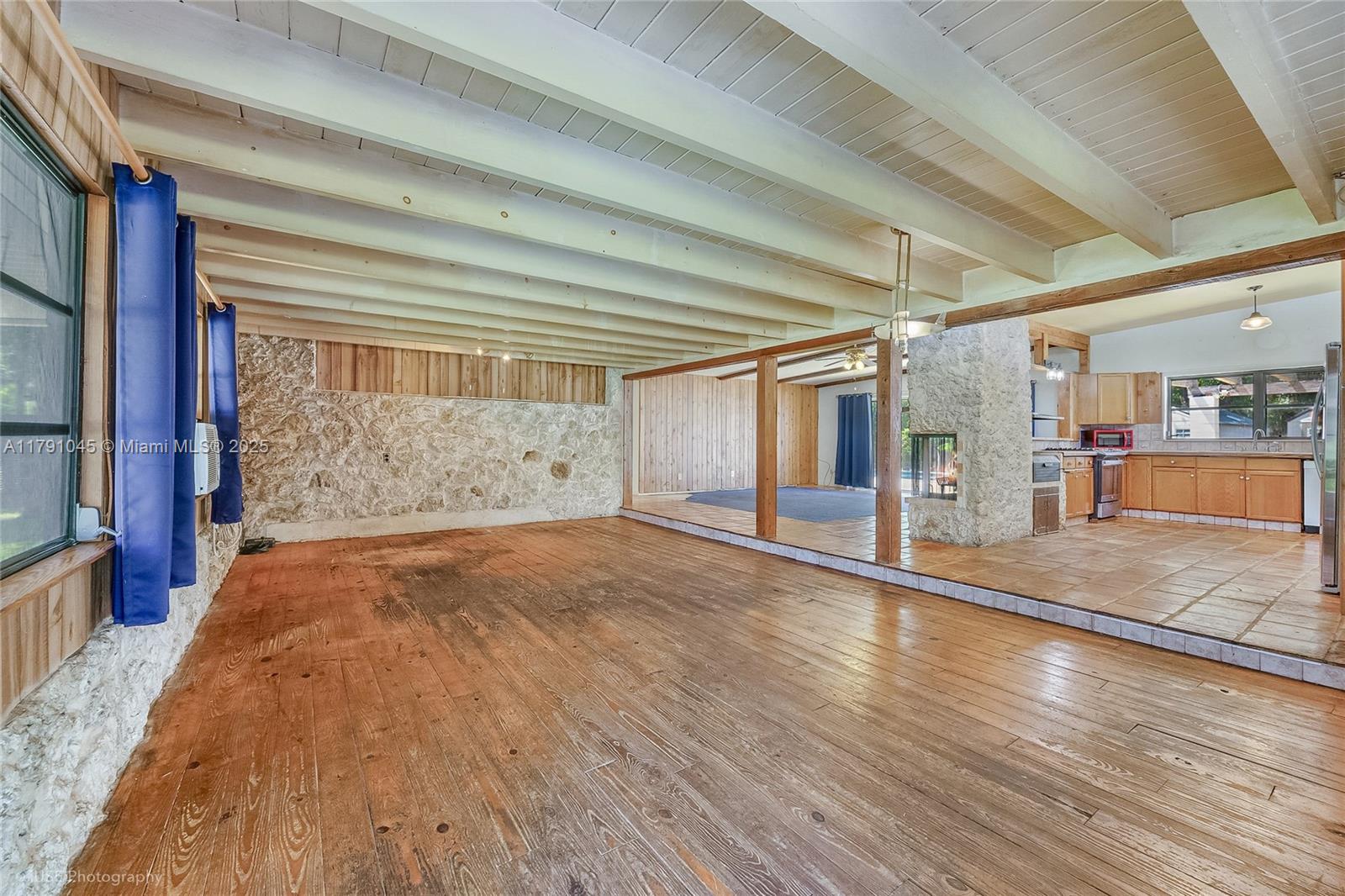 search properties 4 801 Orchid Dr