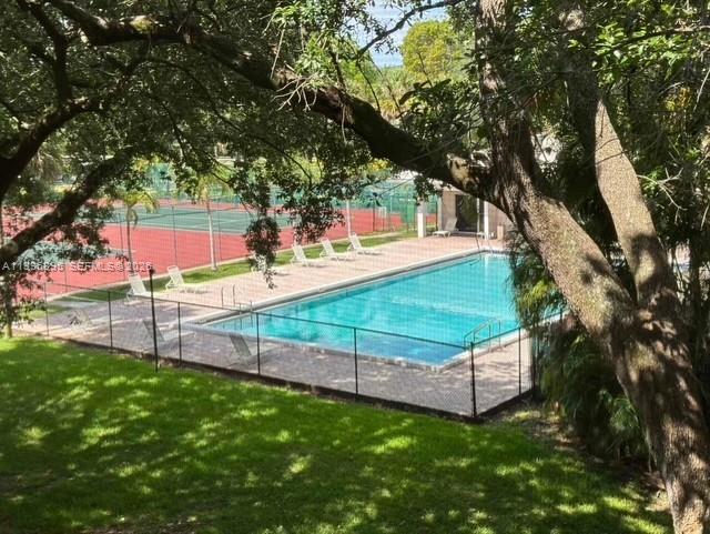 SHERWOOD SQUARE CONDOMINI - Residential