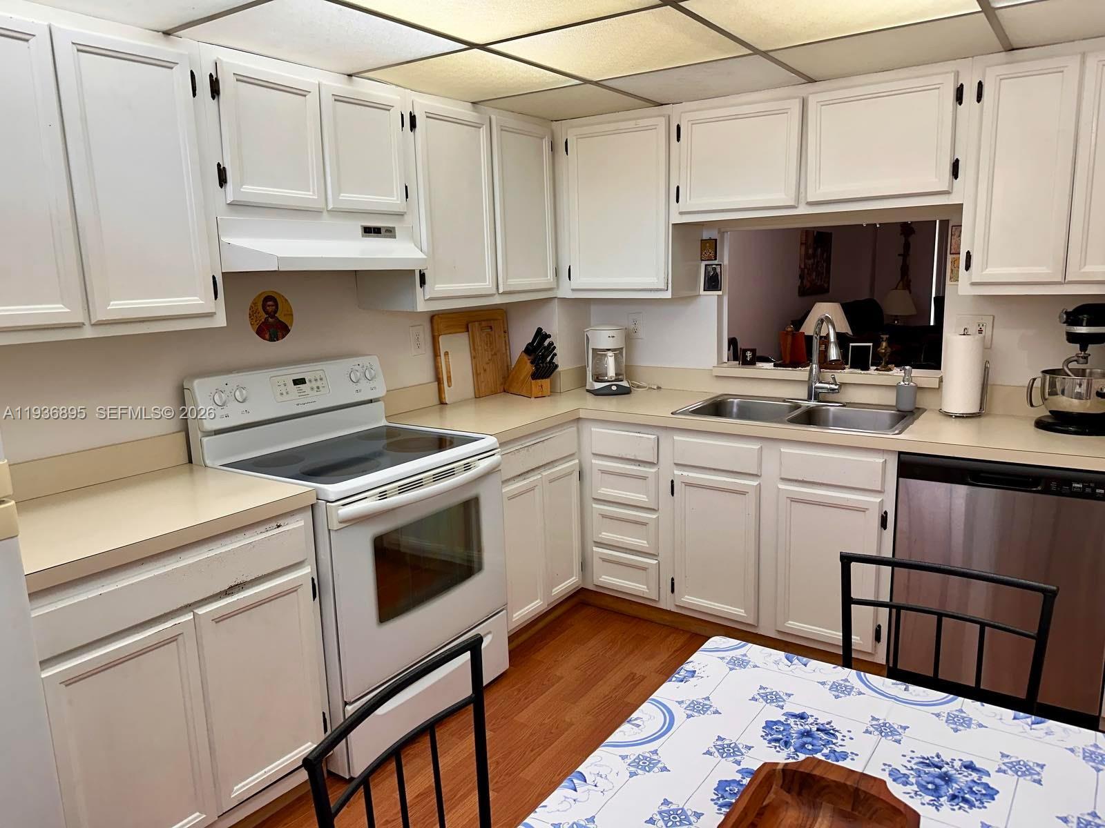 SHERWOOD SQUARE CONDOMINI - Residential