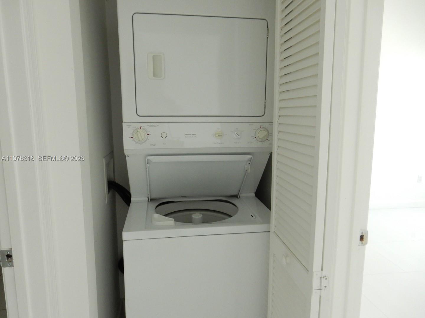 THE PLAZA 851 BRICKELL CO - Residential Lease