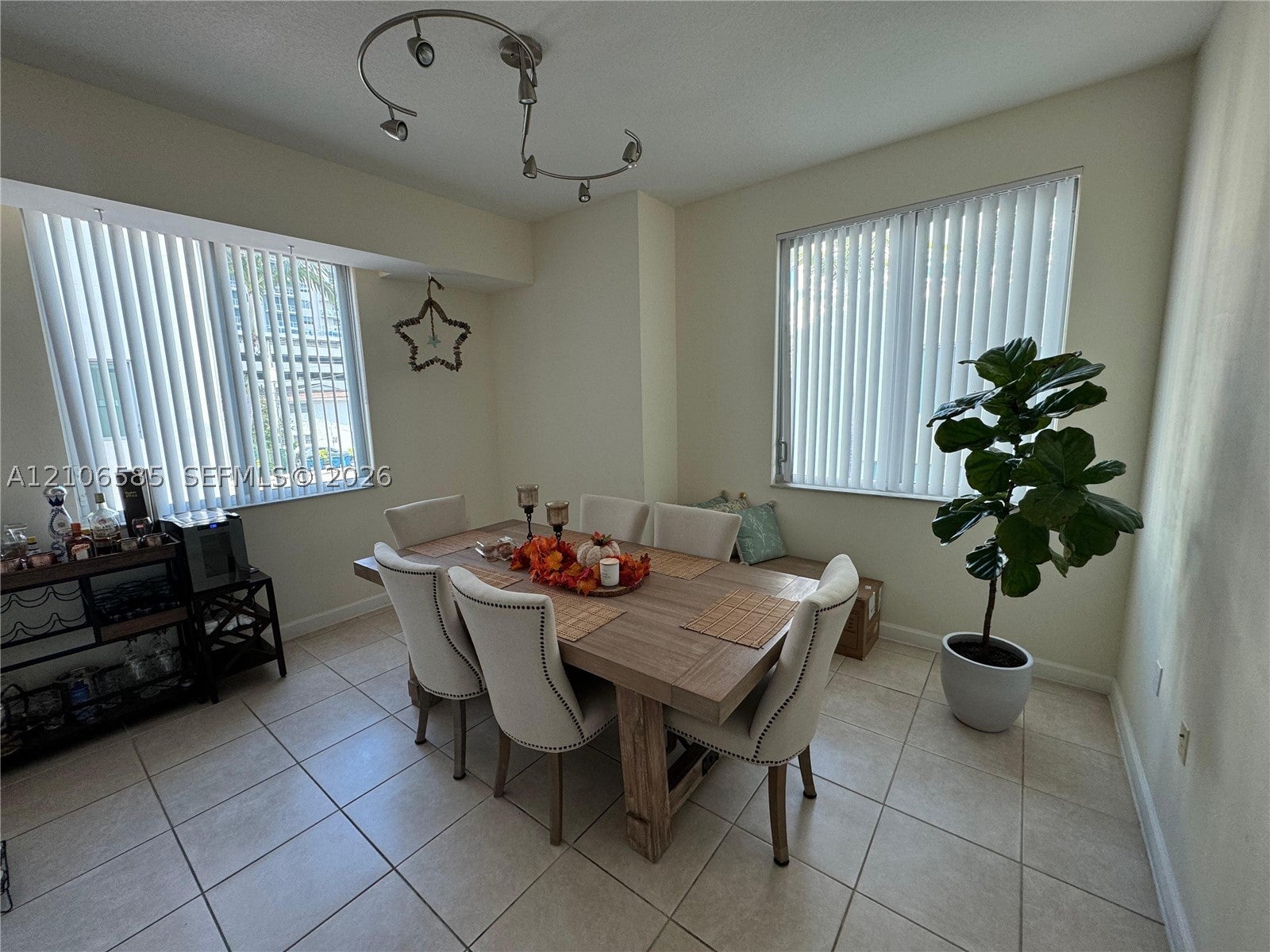2146 Van Buren St 406