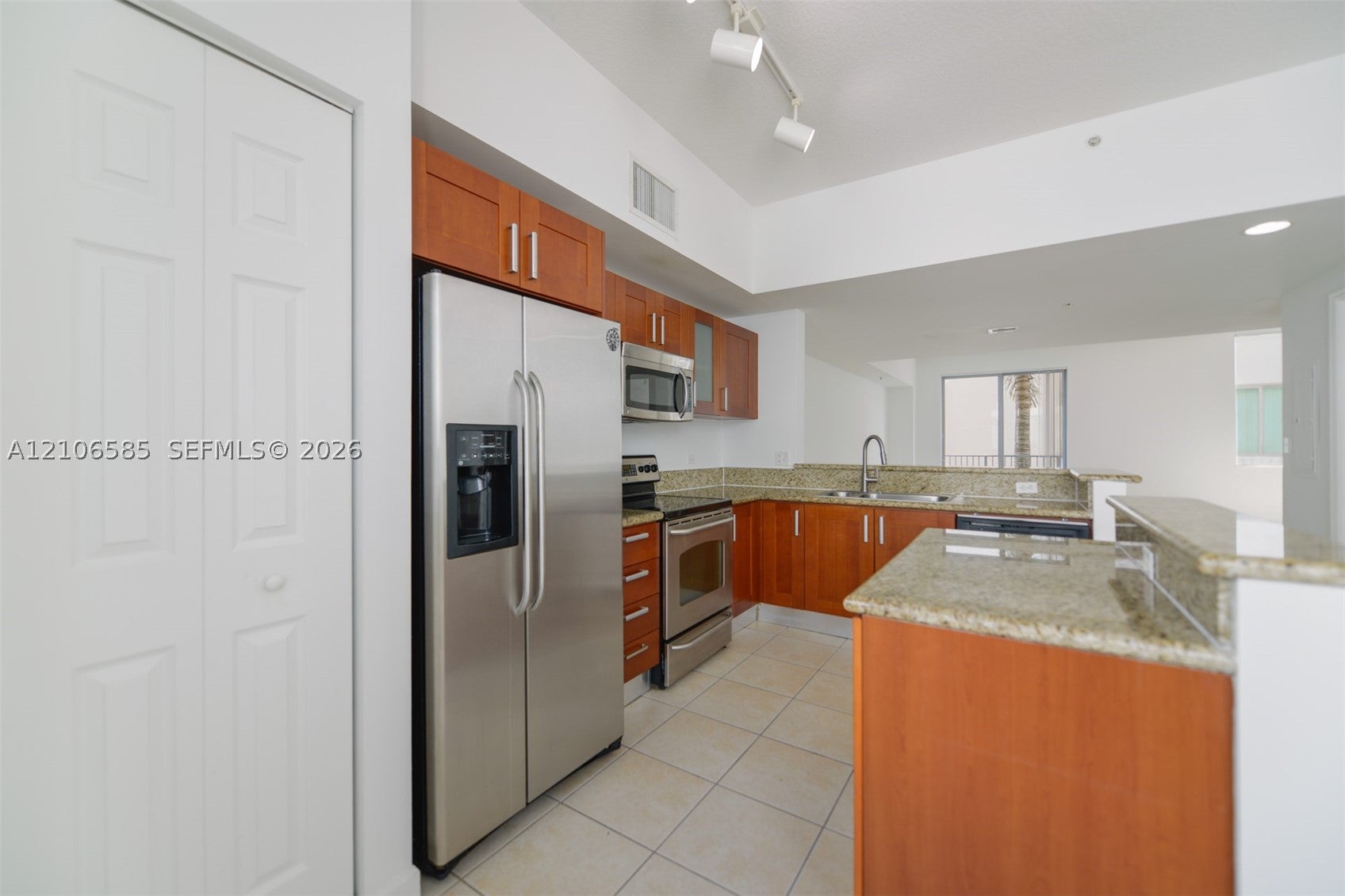 2146 Van Buren St 406
