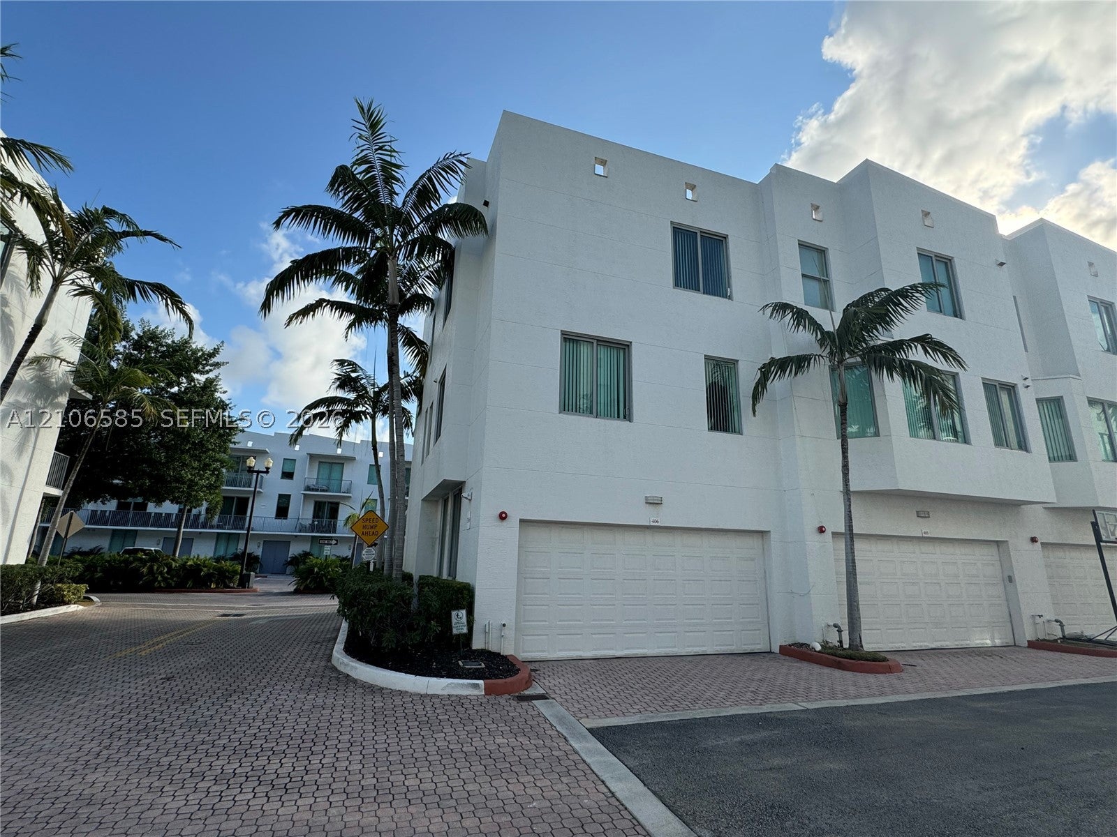 2146 Van Buren St 406