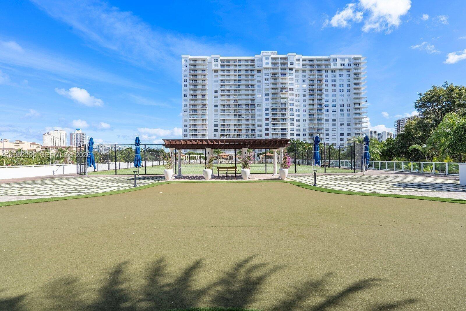 ADMIRALS PORT CONDO WEST - Residential