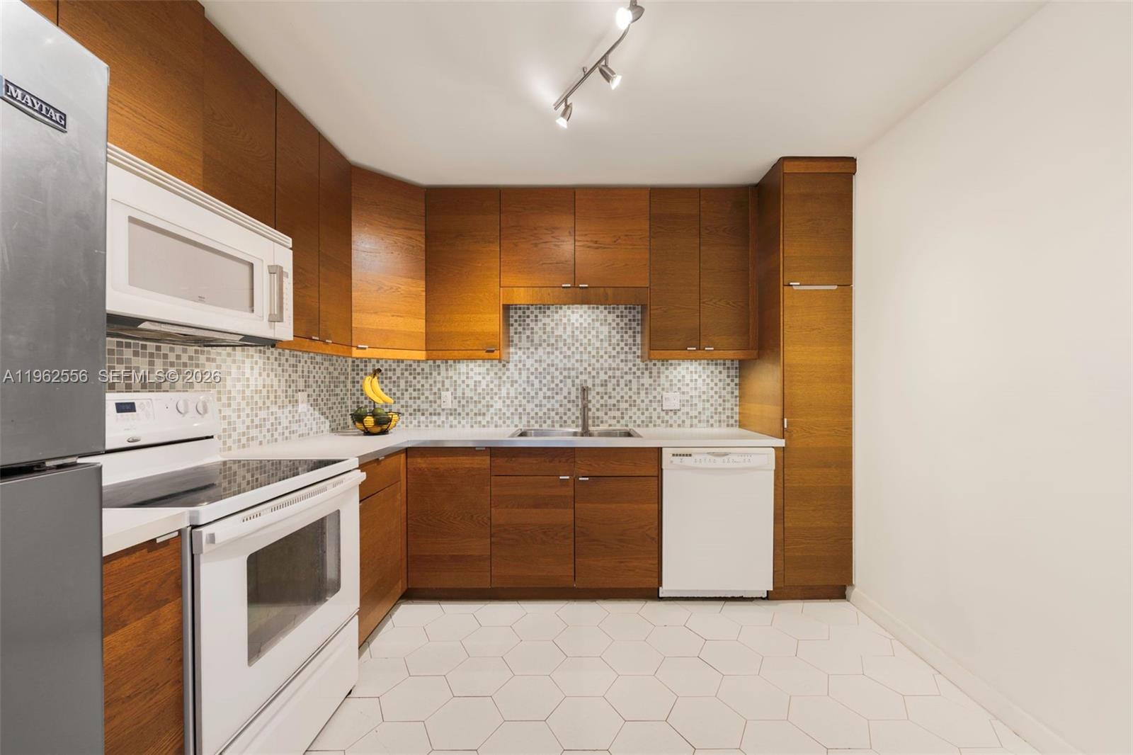 2801 NE 183rd St 1607W