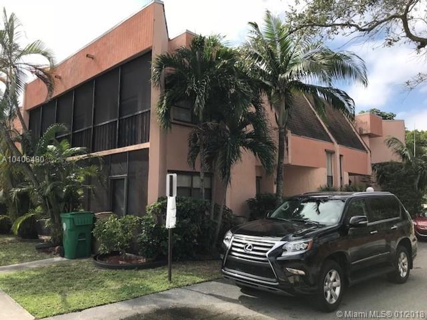 2 stories townhouse close to Nova University. New tile floor, New Kitchen, New Bath room. large living area, 2 bedrooms on 2nd floor. Great location close to everything!  BACK ON THE MARKET.