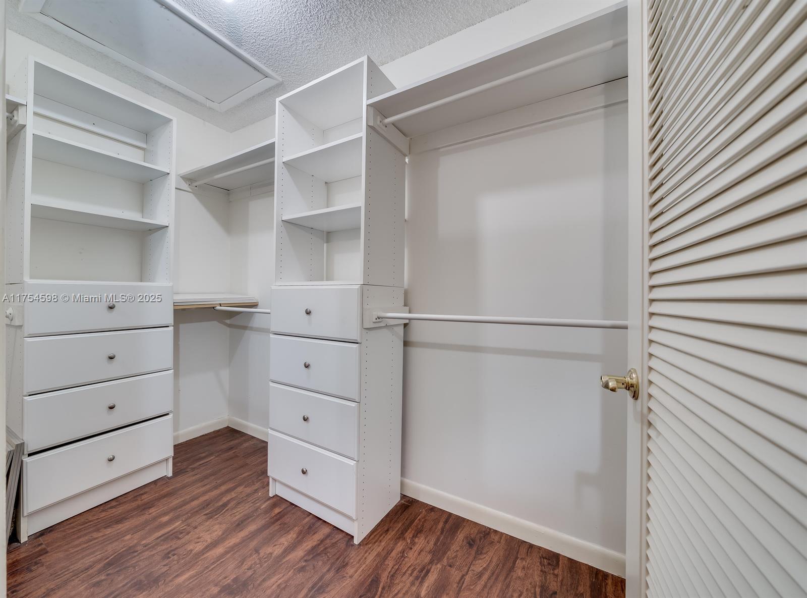 KINGS POINT CAPRI CONDOS - Residential
