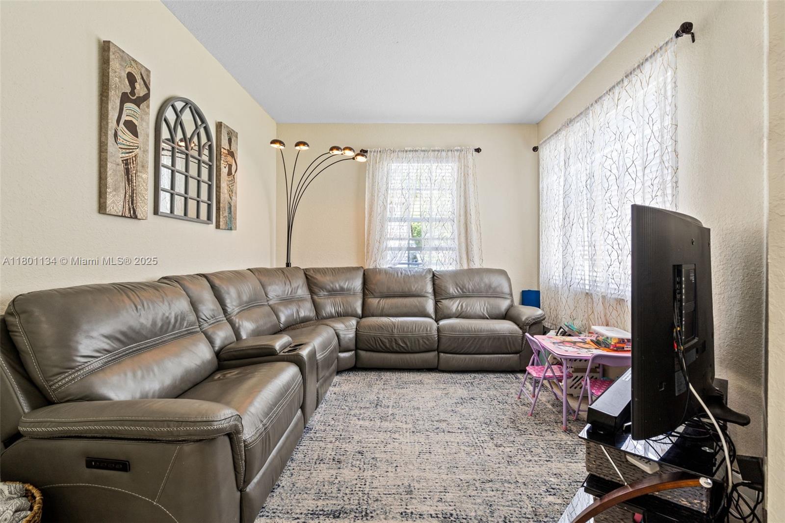 1073 NE 30th Ave